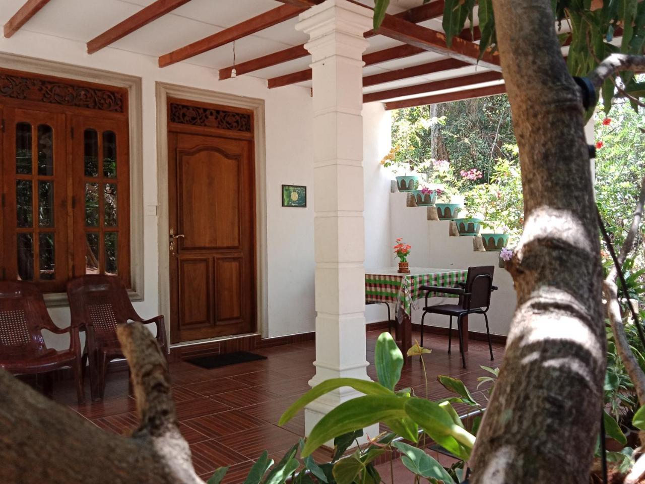 Liyara Home Stay Sigiriya Ngoại thất bức ảnh
